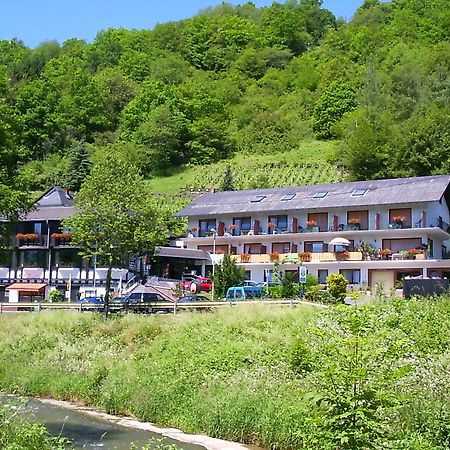 Landhotel Weinhaus Treis Weinaehr Exterior photo