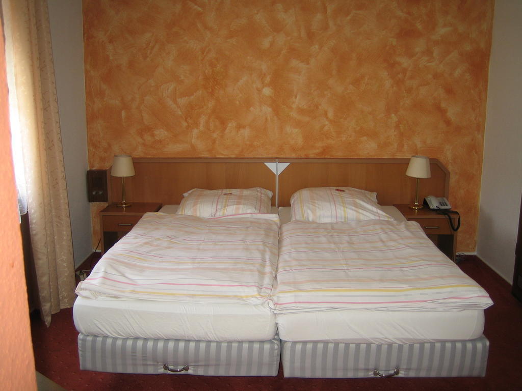 Landhotel Weinhaus Treis Weinaehr Room photo